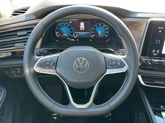 New 2026 Black Volkswagen 2.0T SE w/Technology image 26