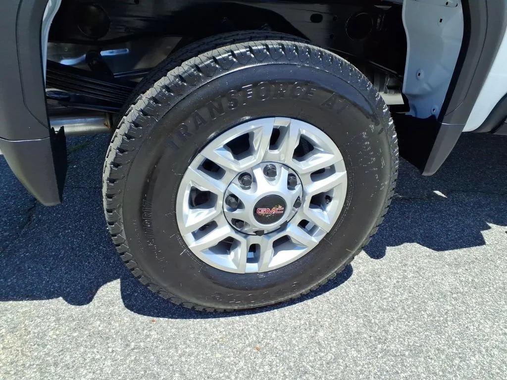 New 2026 Summit White GMC Pro image 29
