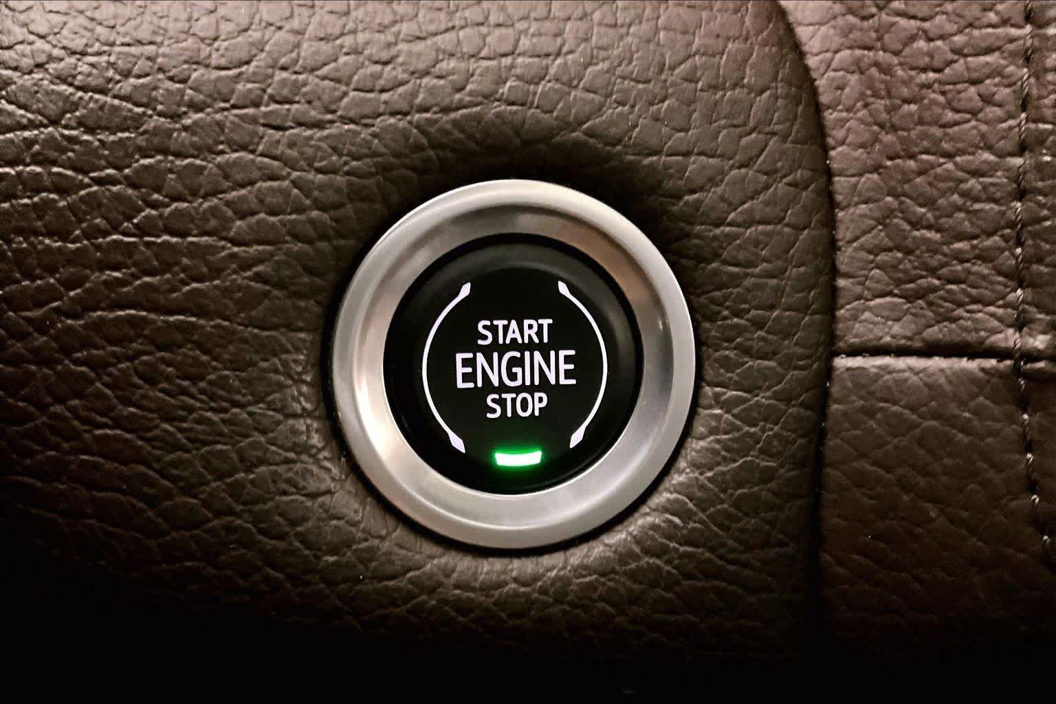 Used 2022 Summit White GMC Denali image 31