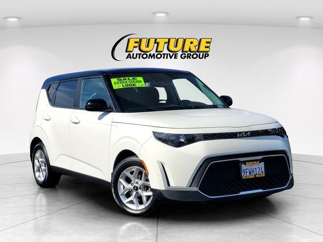 Used 2023 White Kia S image 1