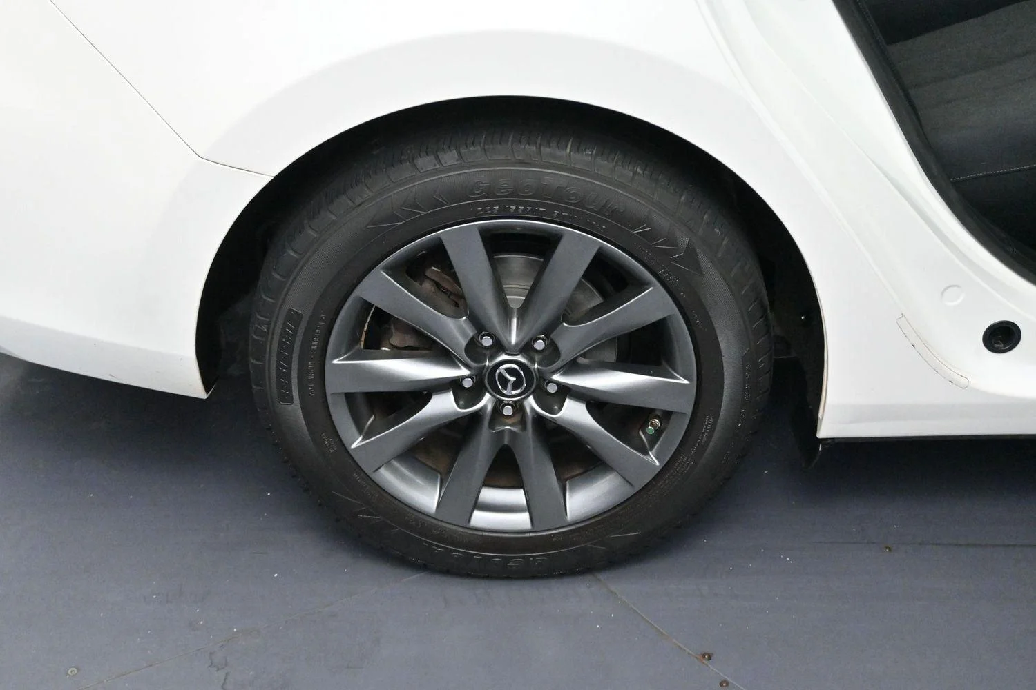 Used 2018 Snowflake White Pearl Mica Mazda Sport image 30