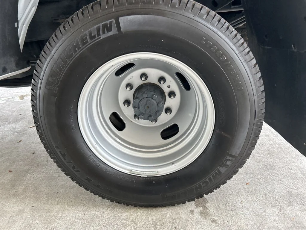 Used 2025 White Ford XL image 19