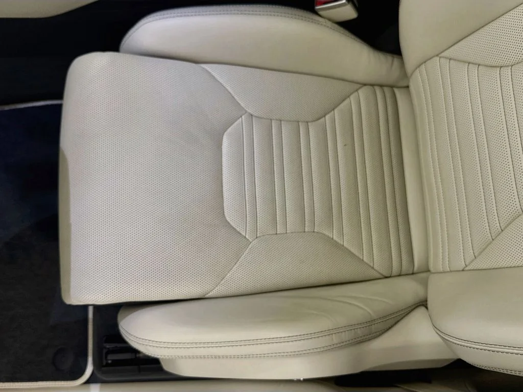 Used 2025 White Lamborghini SE image 20