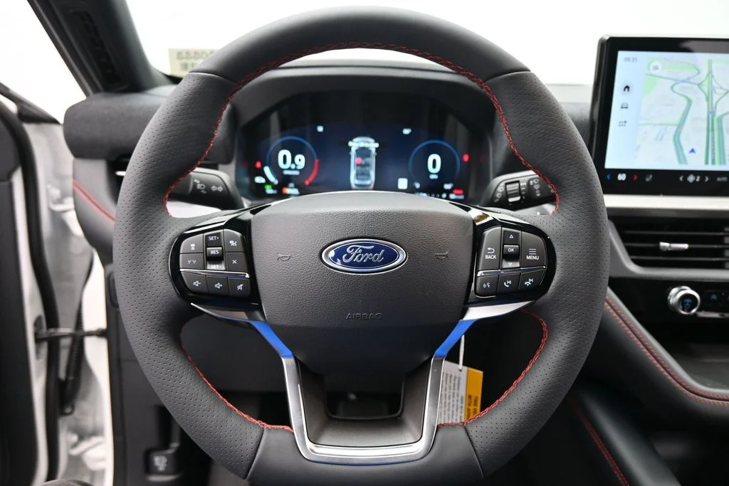 New 2026 Star White Metallic Tri-Coat Ford ST-Line image 16