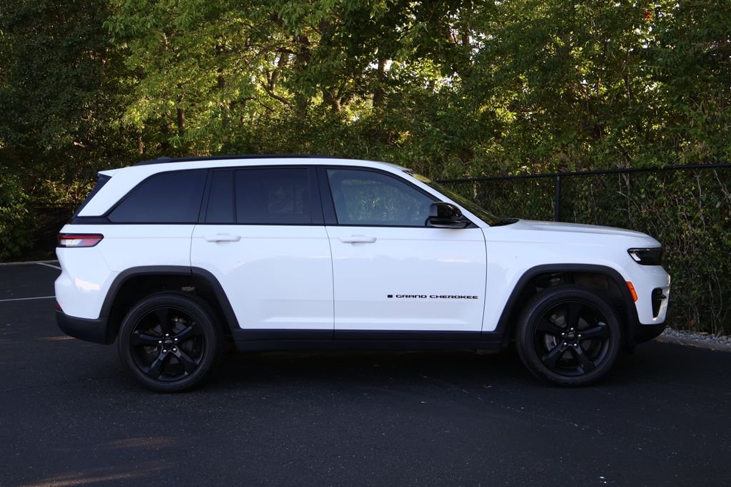 2023 Jeep Grand Cherokee Altitude - Photo 11