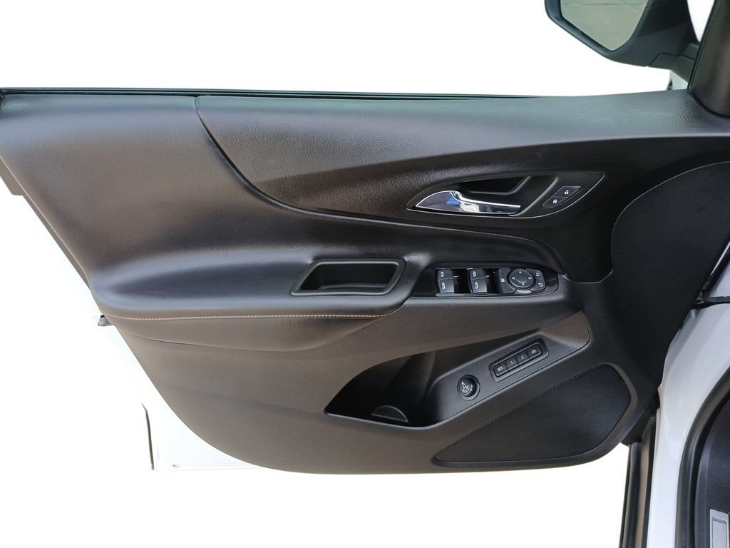 Certified Used 2022 Iridescent Pearl Tricoat Chevrolet Premier image 23