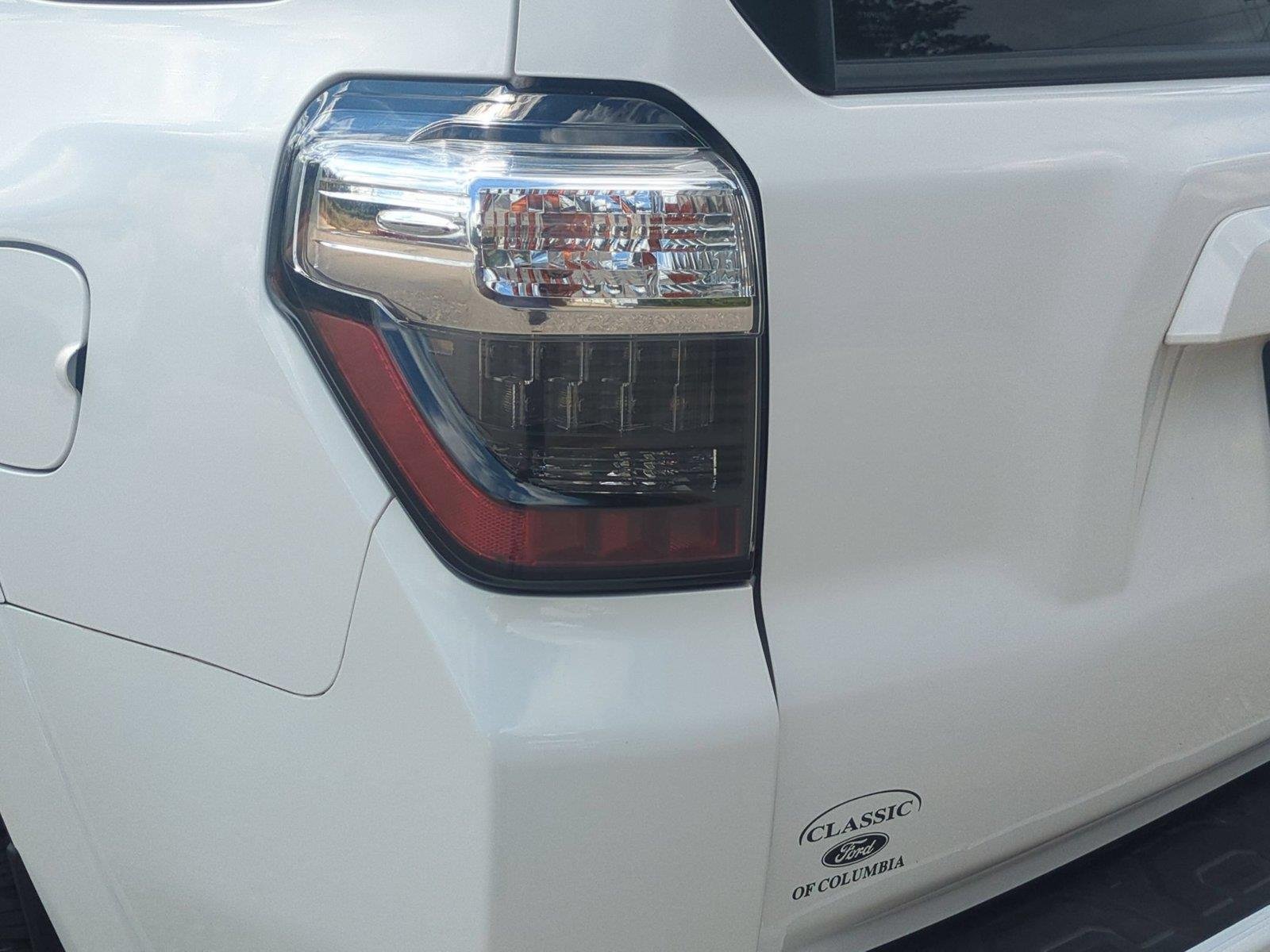Used 2017 Super White Toyota SR5 image 12