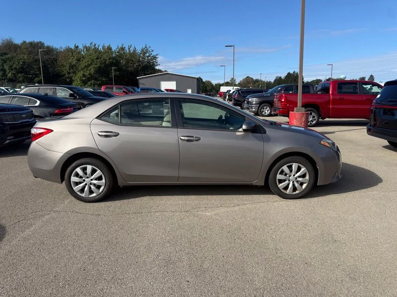 Used 2015 Brown Toyota LE image 12