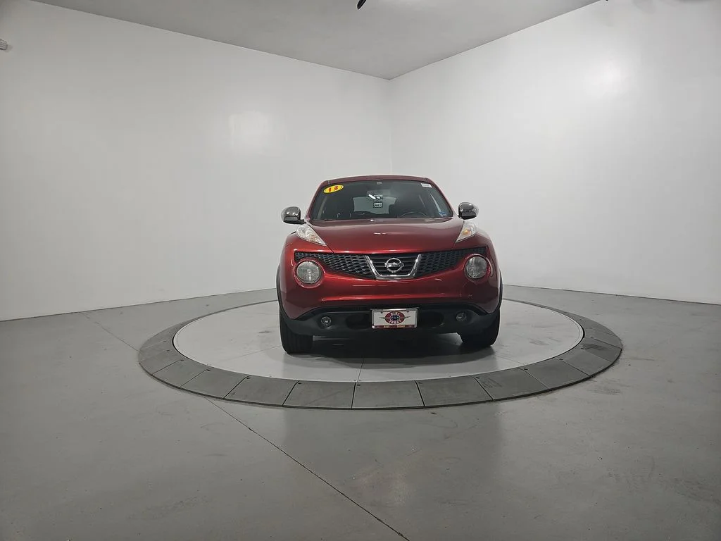 Used 2013 Red Nissan SL image 9