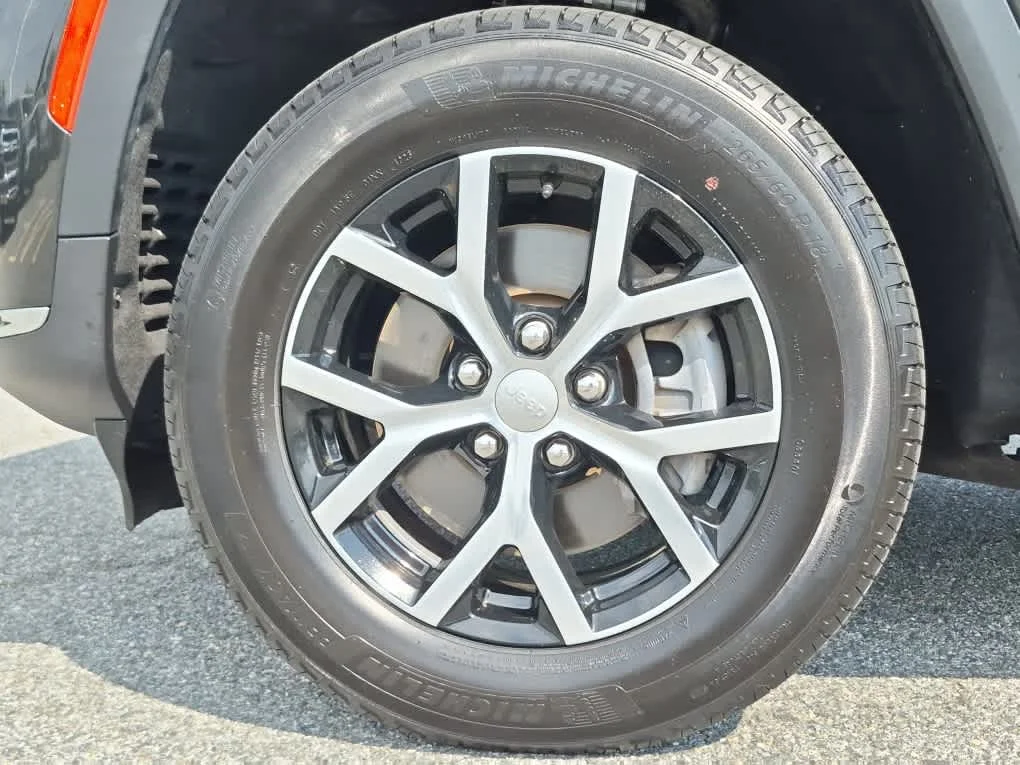 Certified Used 2024 Rocky Mountain Pearlcoat Jeep Limited image 6