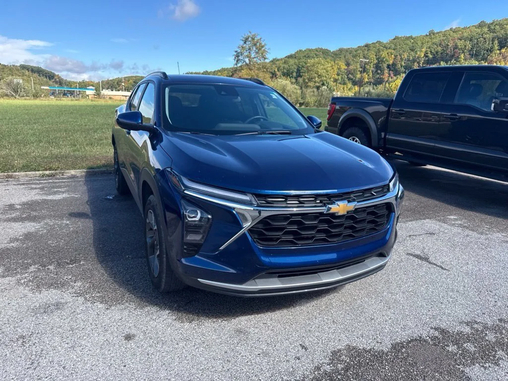 Used 2024 Blue Chevrolet LT image 9