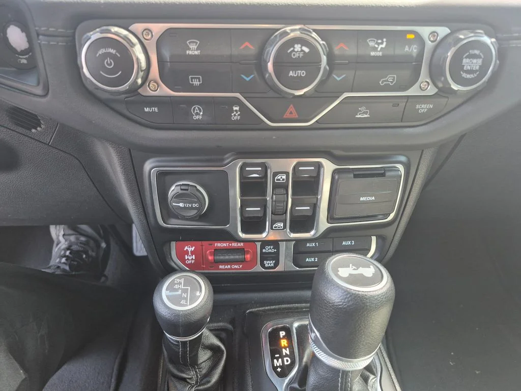 Used 2024 White Jeep Rubicon image 13