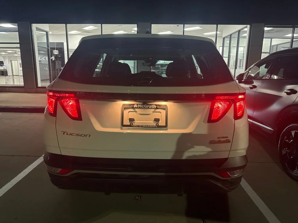 Used 2024 White Hyundai SE image 5