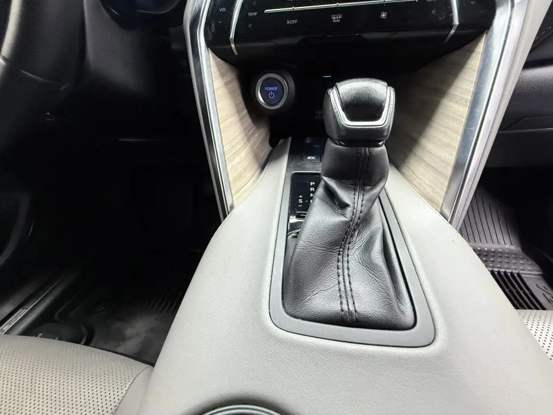 Used 2021  Toyota Limited Sport Utility 4D image 12