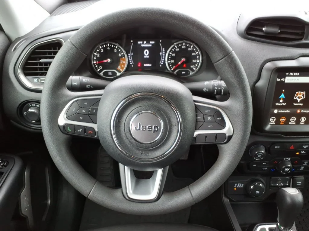 Used 2023 White Jeep Latitude image 20