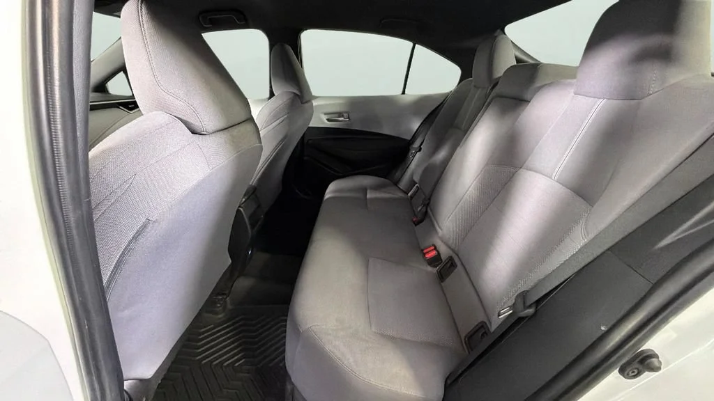 Used 2022 Off-white Toyota SE image 24