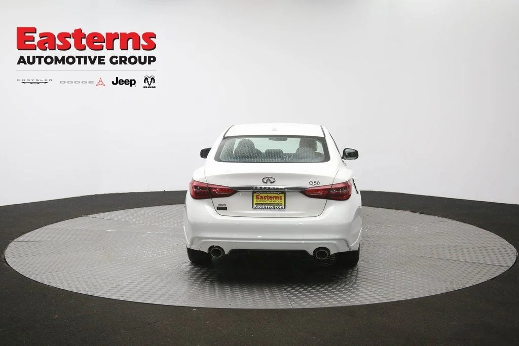 Used 2023 White INFINITI LUXE image 41