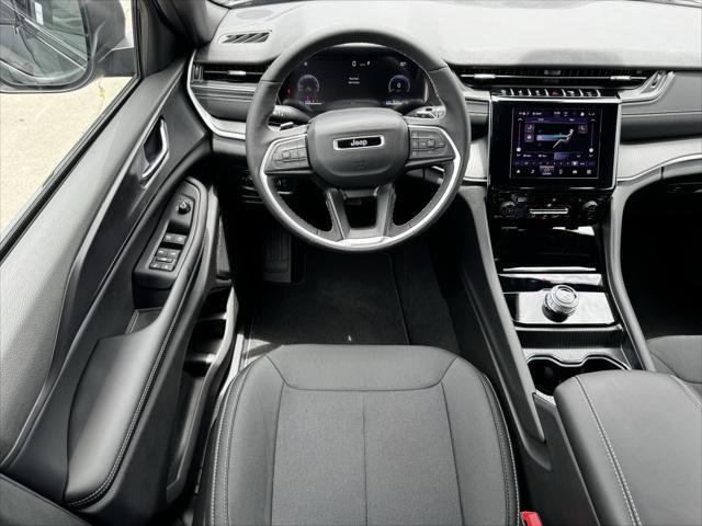 New 2026 Diamond Black Crystal Pearl-Coat Exterior Paint Jeep Laredo X image 13