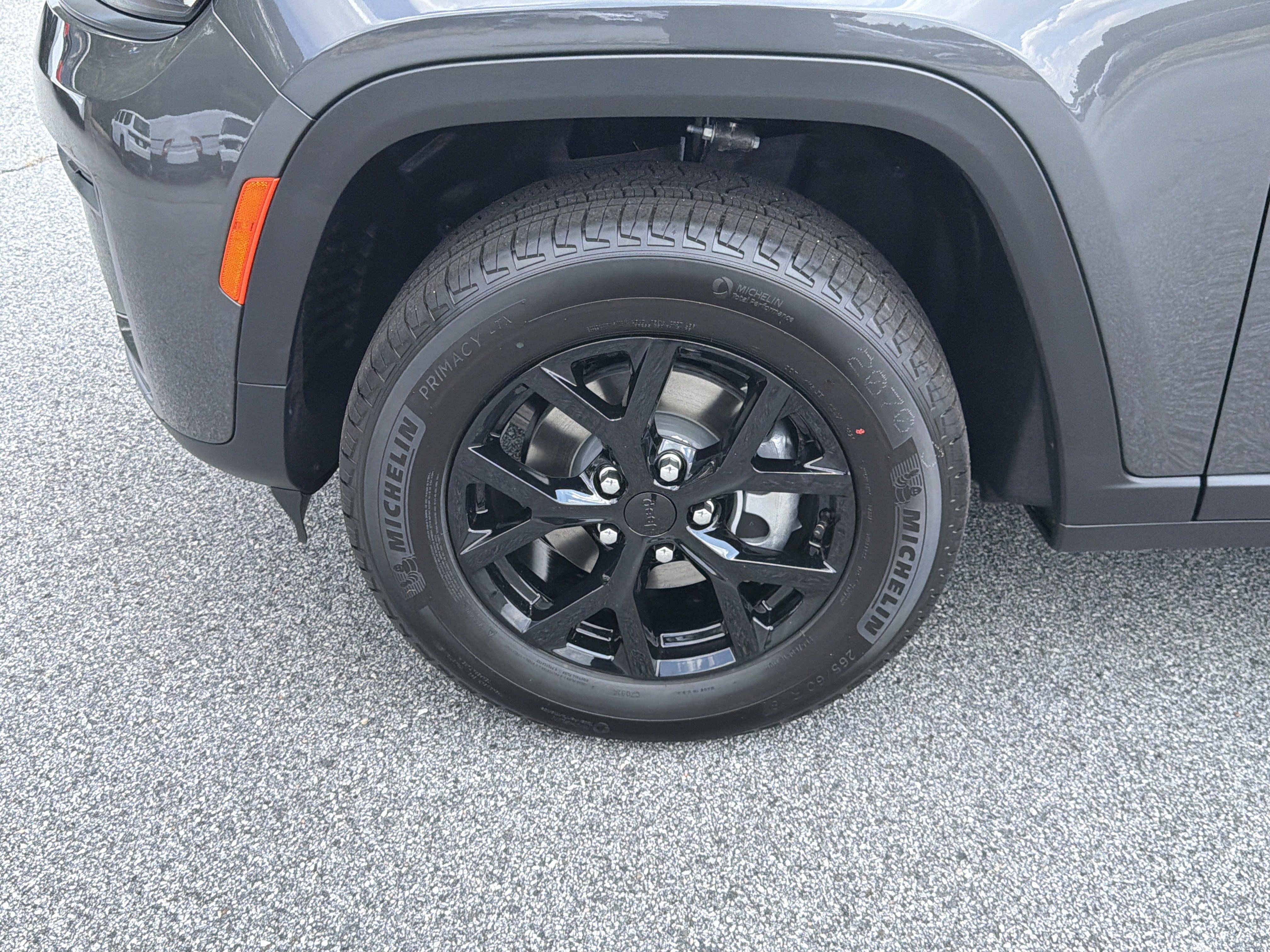 New 2026 Baltic Gray Metallic Clear-Coat Exterior Paint Jeep Altitude image 13