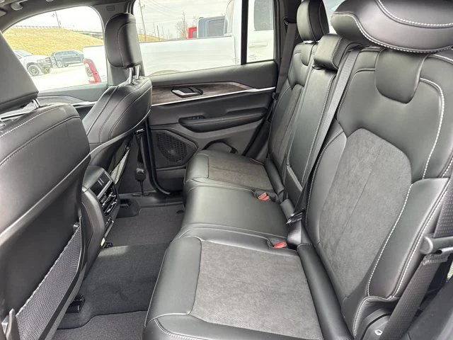 2026 Jeep Grand Cherokee Laredo - Photo 6