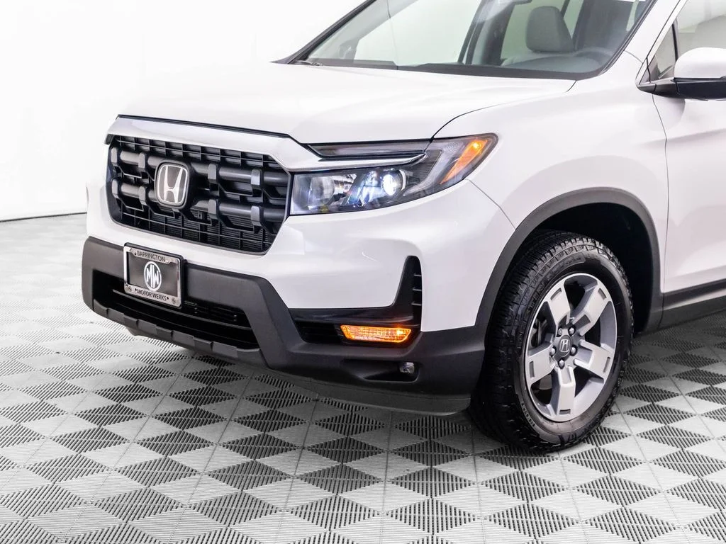 Certified Used 2025 White Honda RTL image 37