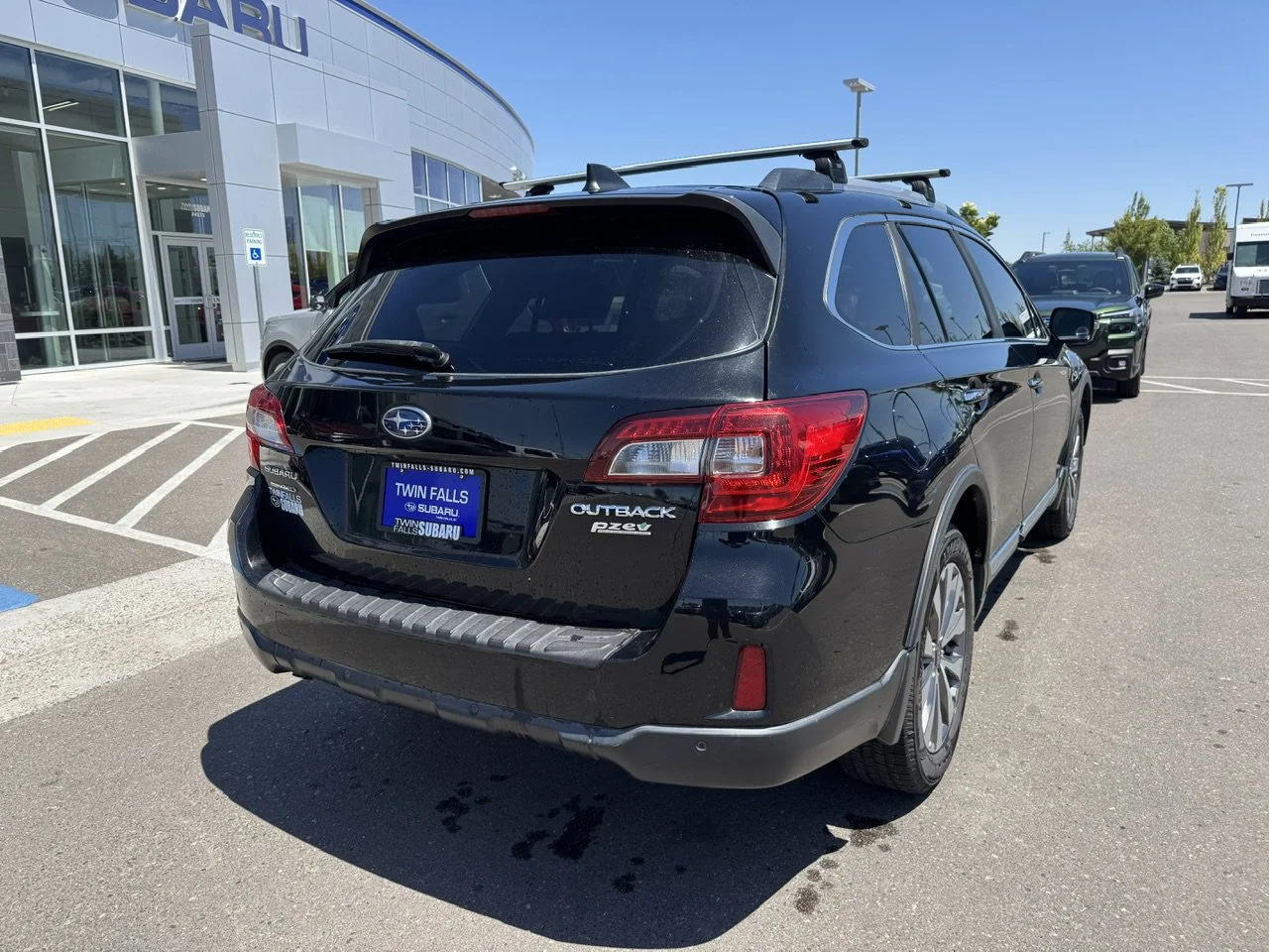 Used 2017 Crystal Black Silica Subaru Touring image 7