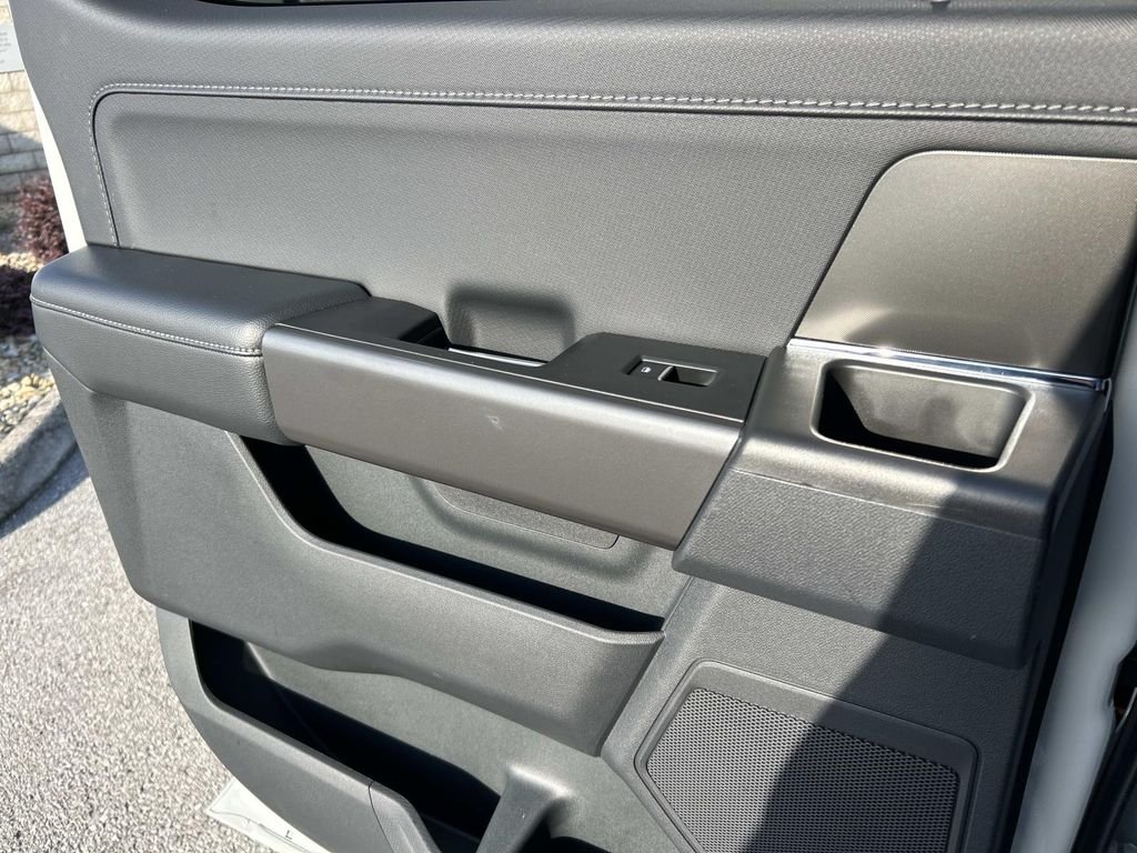 Certified Used 2024 Avalanche Ford XLT image 18