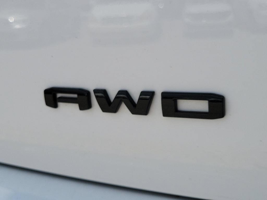 Used 2022 Summit White GMC SLE image 7