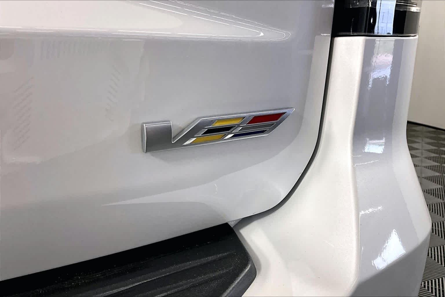 Used 2024 Crystal White Tricoat Cadillac AWD V-Series image 10
