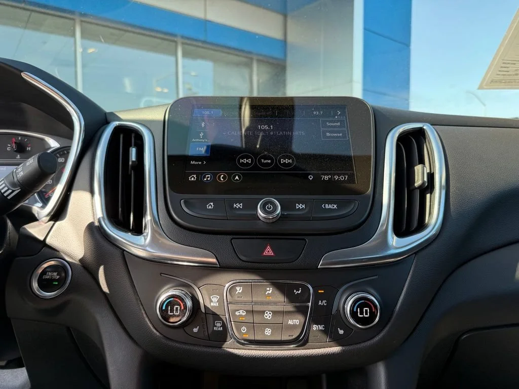 Used 2021 IRIDESCENT PEARL TRICOAT Chevrolet LT image 25