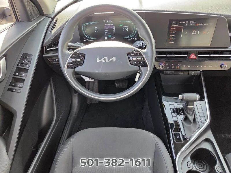 Used 2025 Snow White Pearl KIA LX FWD image 12