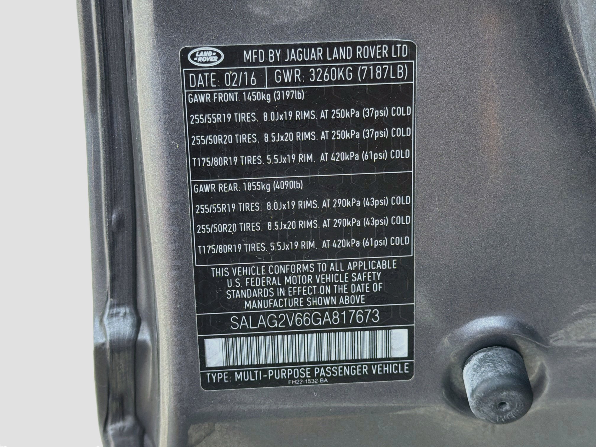 Used 2016 Gray Land Rover HSE image 43