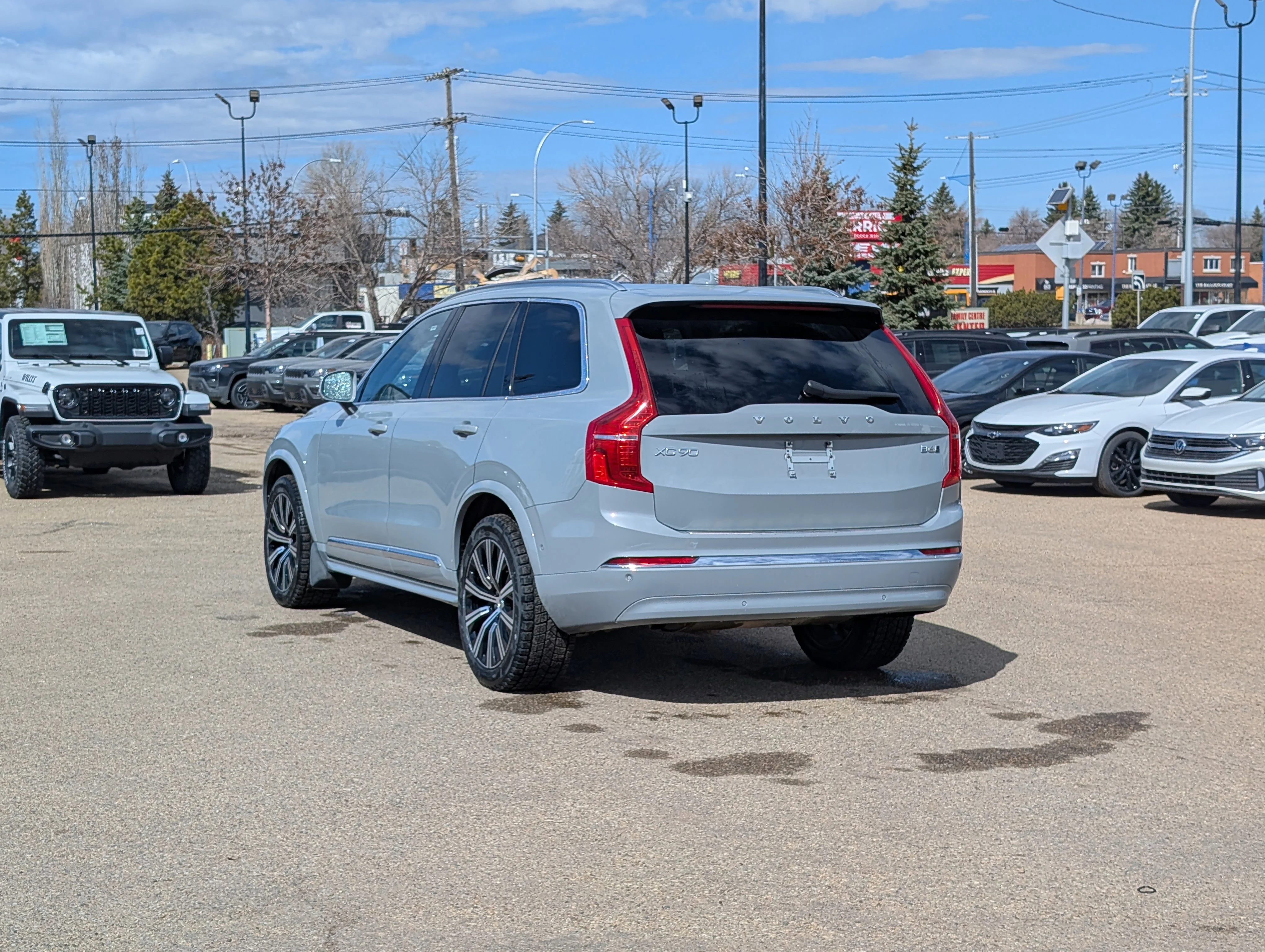 Used 2024 Crystal White Metallic Volvo Plus Bright Theme image 4