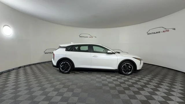 New 2026 Snow White Pearl Kia EX image 9