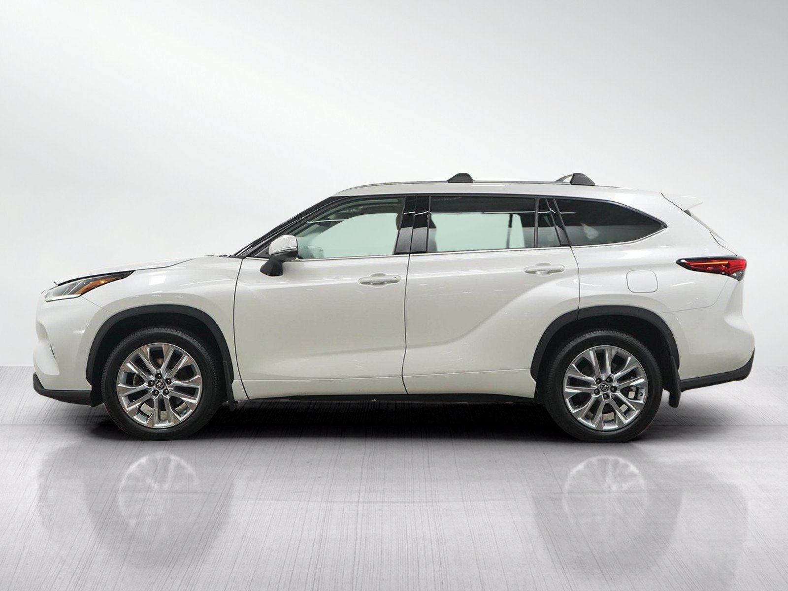 Used 2021 Toyota Highlander Limited with VIN 5TDDZRBH7MS553147 for sale in Minneapolis, Minnesota