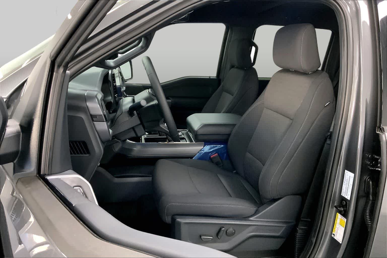 New 2026 Carbonized Gray Metallic Ford XLT image 8