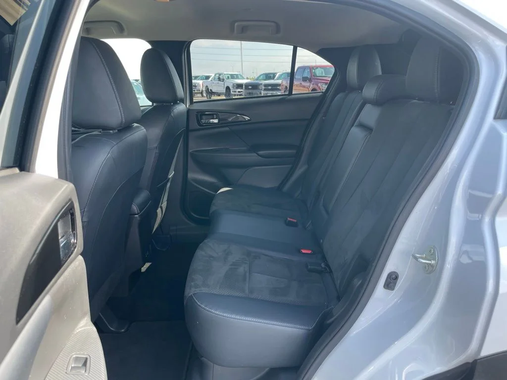 Used 2024 Silver Mitsubishi SE image 8