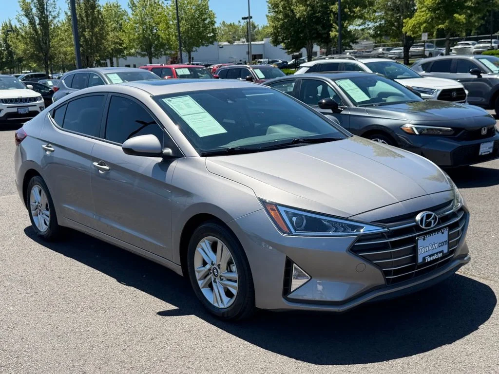 Used 2020 Fluid Metal Hyundai Value Edition image 2
