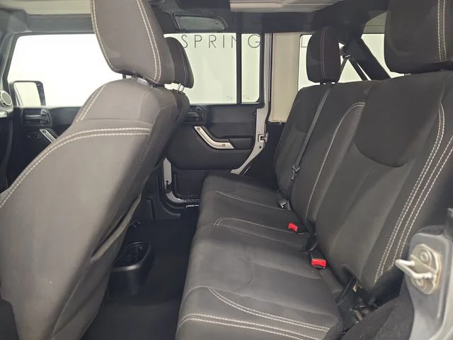 Used 2018 Billet Silver Metallic Clearcoat Jeep Unlimited Sahara image 17