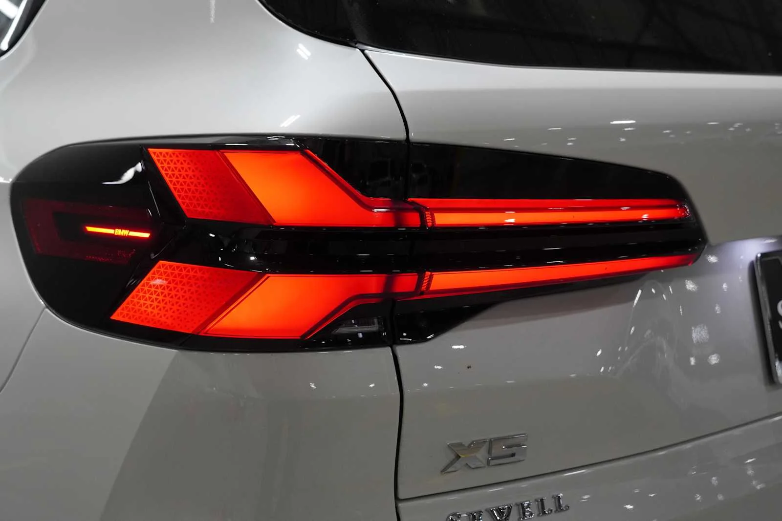 New 2026 Mineral White Metallic BMW M60i image 6