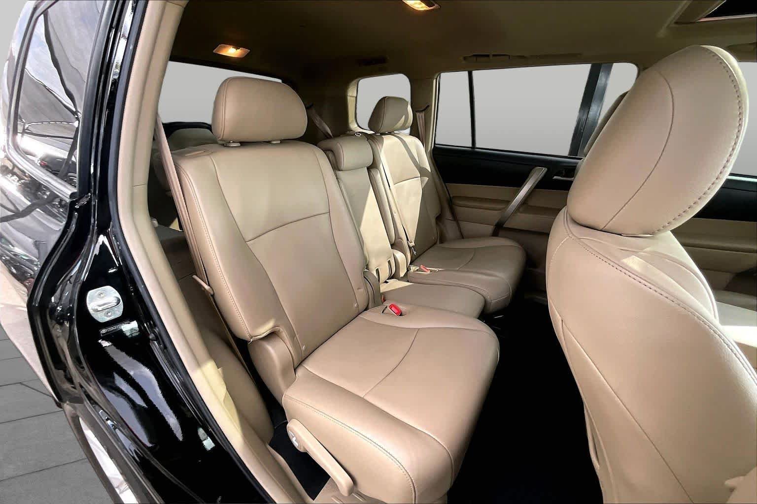 Used 2013 Black Toyota SE image 18