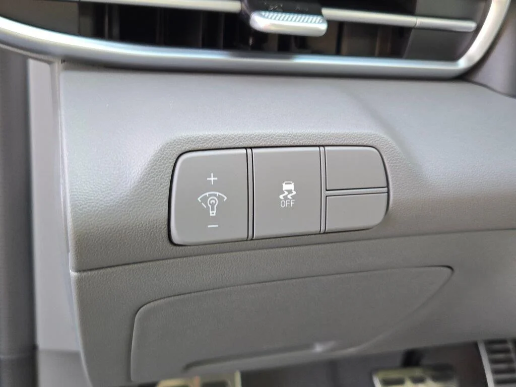 Used 2025 Ecotronic Gray Hyundai SEL Sport image 22