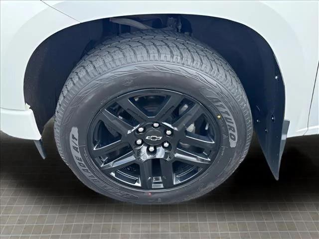 Used 2022 White Chevrolet Custom image 15
