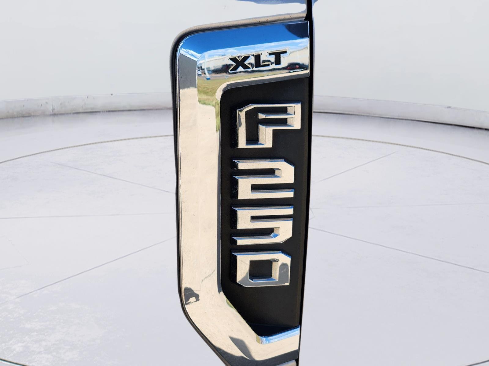Used 2020 Iconic Silver Ford XLT image 11