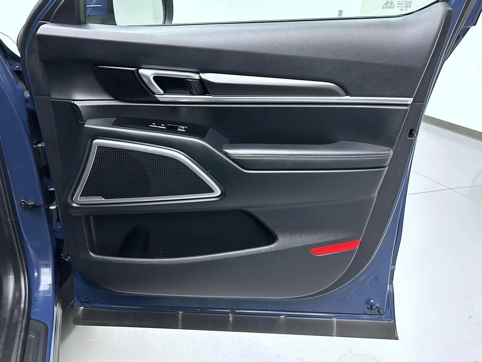 Used 2025 Black Kia S image 16