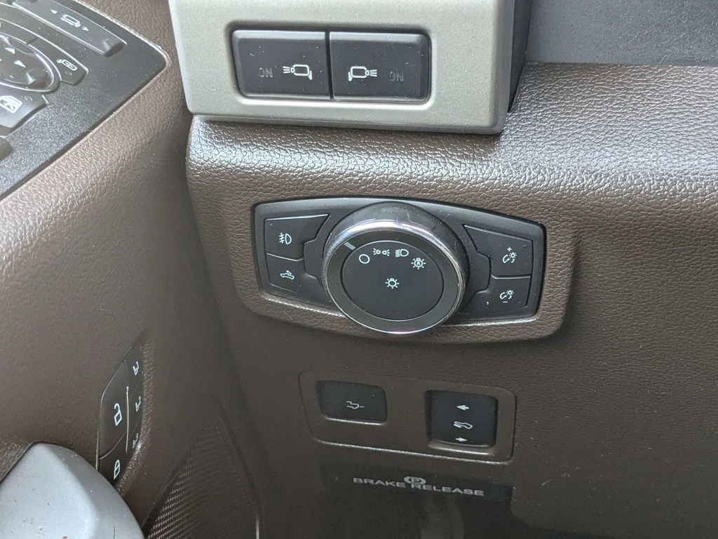 Used 2021 Red Ford King Ranch image 25
