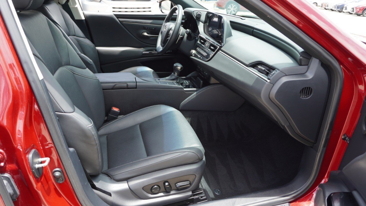 Used 2022 Red Lexus ES 350 image 13