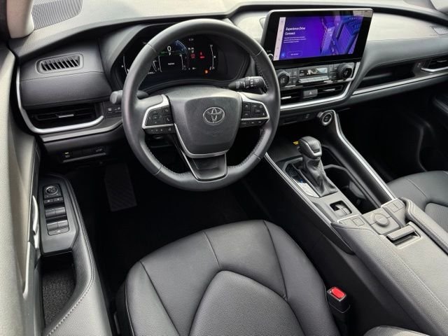 Used 2024  Toyota XLE image 27