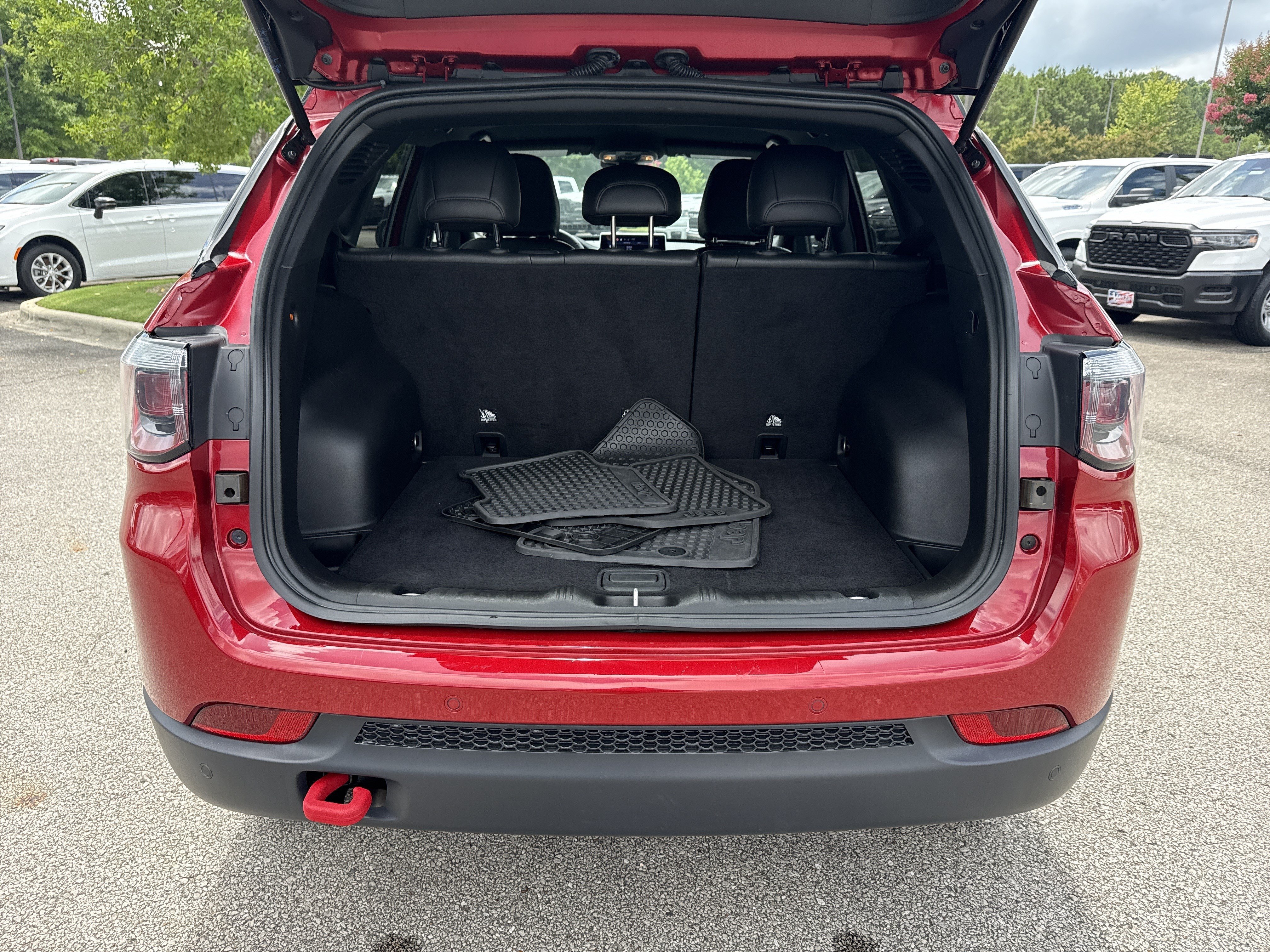 Used 2025 Red Hot Pearlcoat Jeep Trailhawk image 18