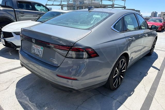 Certified Used 2023 Urban Gray Pearl Honda Touring image 7